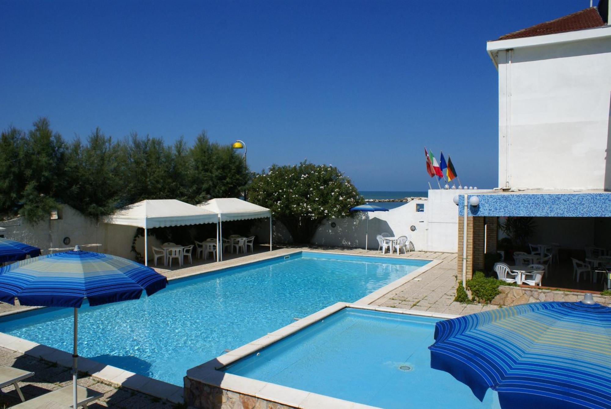 Hotel Strand مارينا دي مونتينيرو المظهر الخارجي الصورة