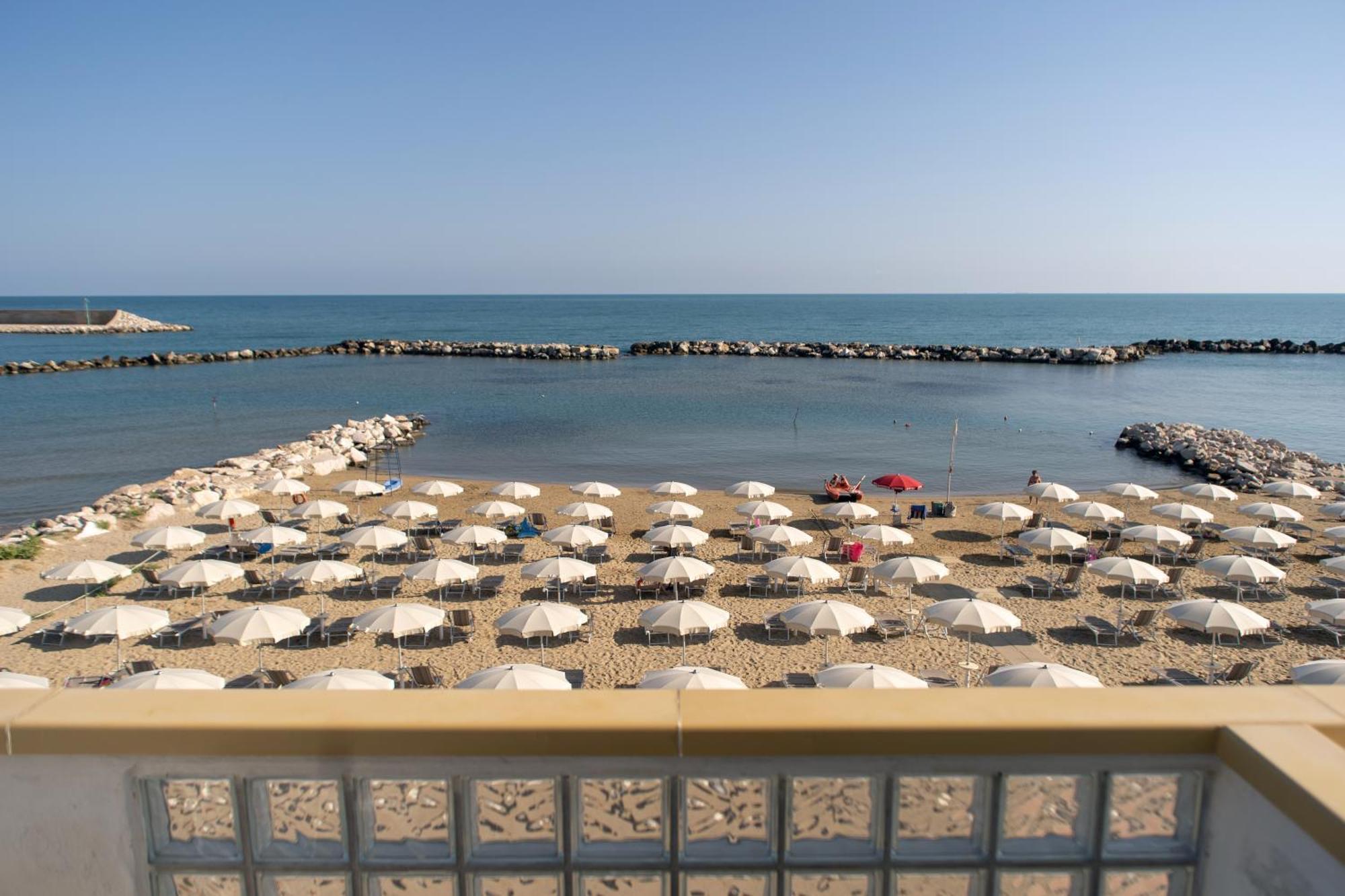 Hotel Strand مارينا دي مونتينيرو المظهر الخارجي الصورة