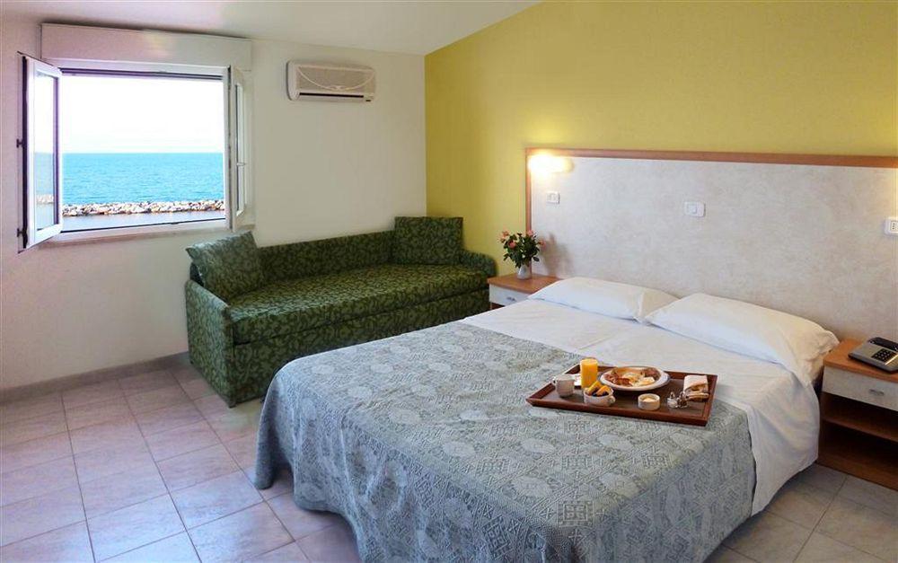 Hotel Strand مارينا دي مونتينيرو المظهر الخارجي الصورة
