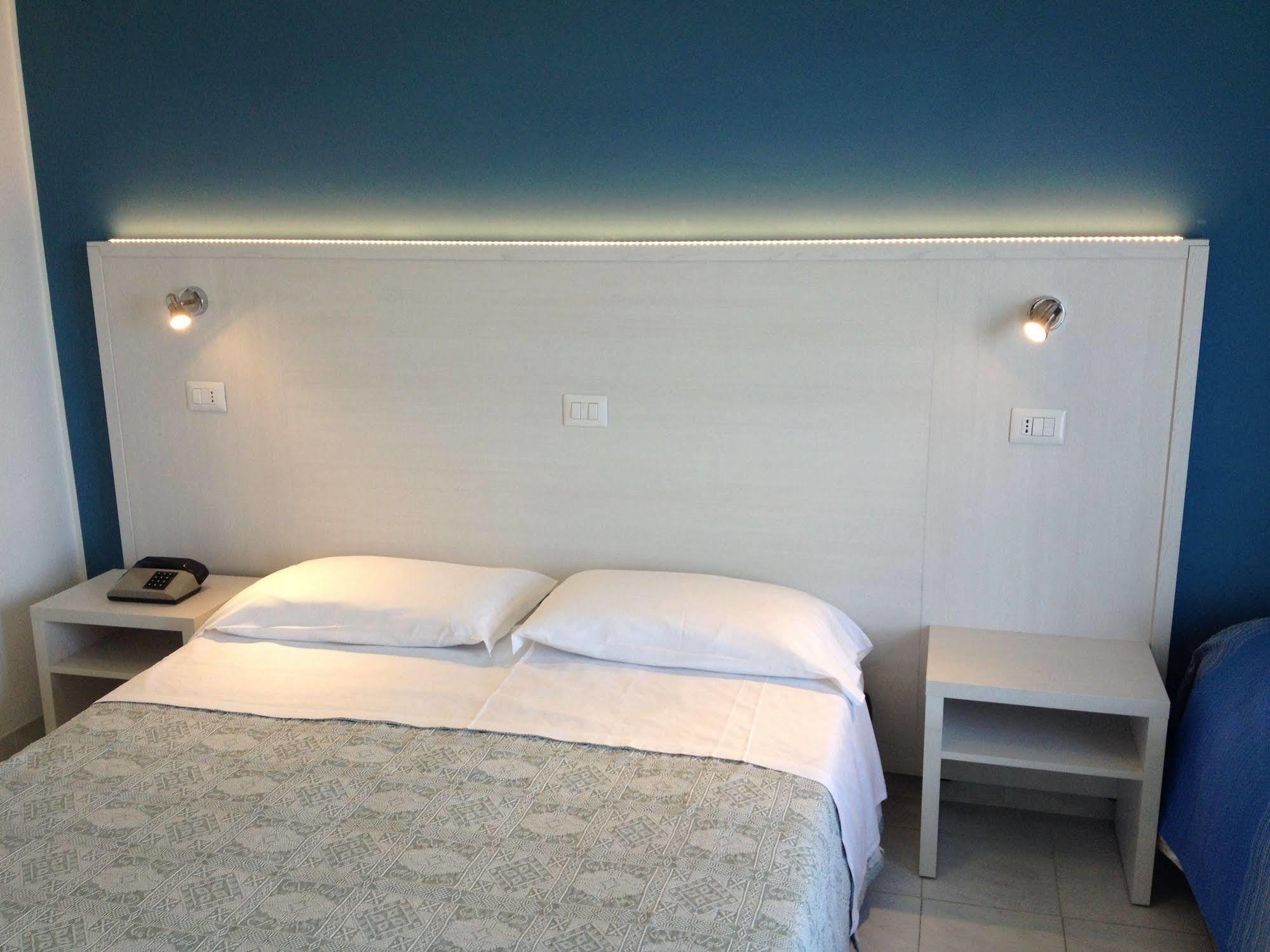 Hotel Strand مارينا دي مونتينيرو المظهر الخارجي الصورة