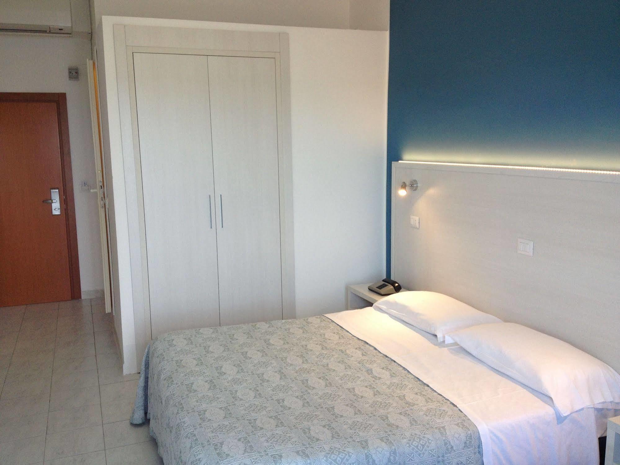 Hotel Strand مارينا دي مونتينيرو المظهر الخارجي الصورة