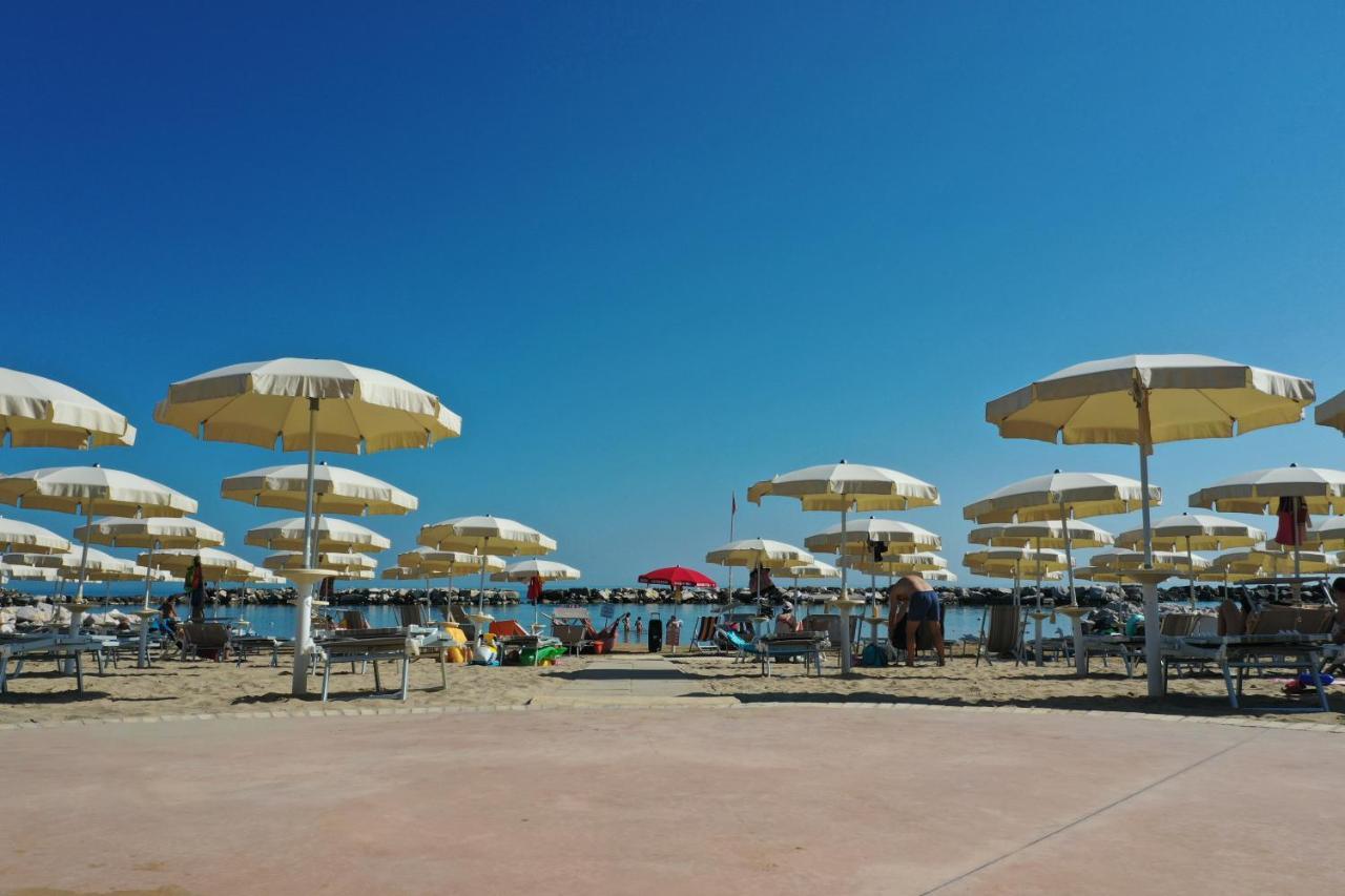 Hotel Strand مارينا دي مونتينيرو المظهر الخارجي الصورة
